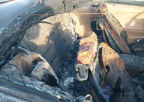 1998 Ford Mustang z USA, uszkodzony, nr VIN 1FAFP444XWF182599